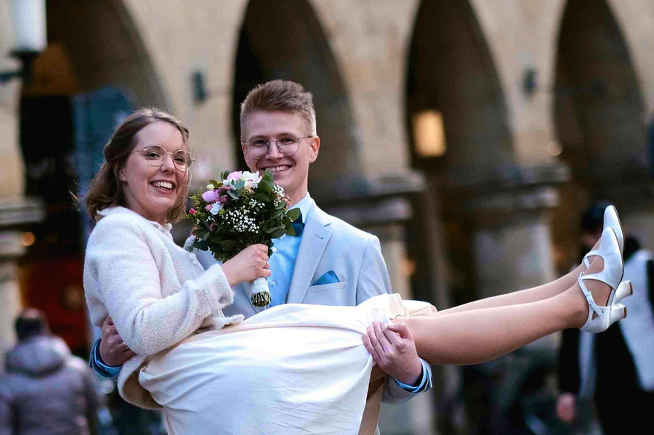 hochzeitsfotograf-lotharinger-kloster-muenster_brautpaar-auf-dem-prinzipalmarkt
